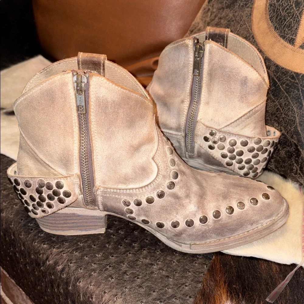 CIRCLE G WOMEN'S HARNESS & STUDS BOOTIES - ROUND TOE